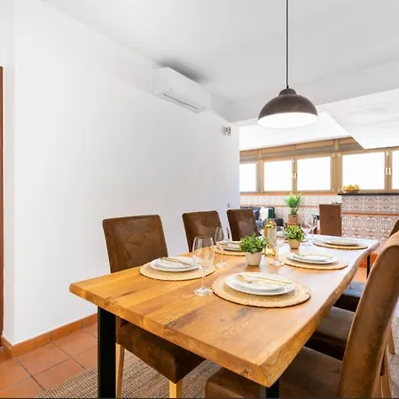 Apartment Penthouse, Near Beach, Fuengirola, Free Parking *