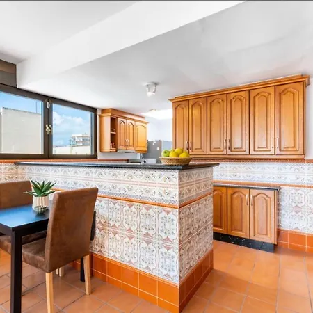 Apartment Penthouse, Near Beach, Fuengirola, Free Parking *